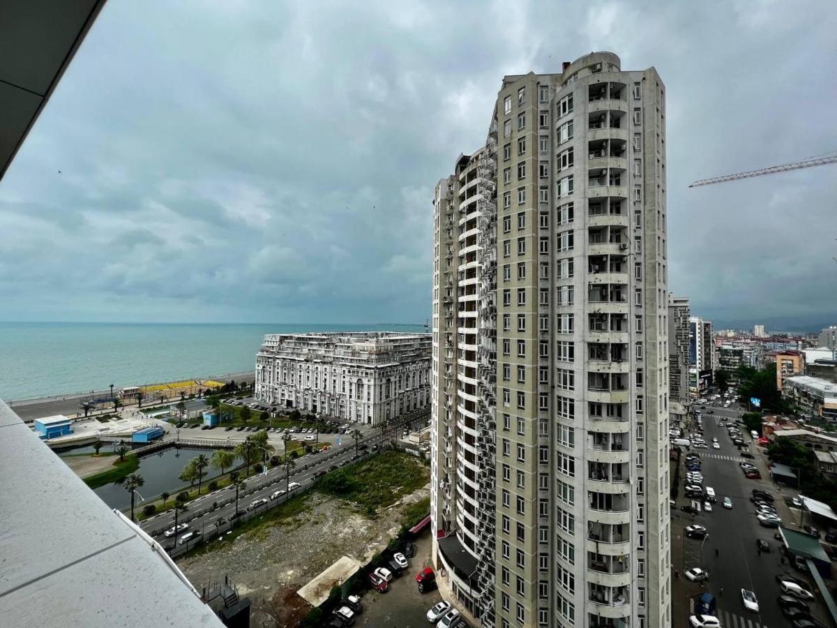 My Sunshine Apartments In Aliance Palace Batumi Exterior photo