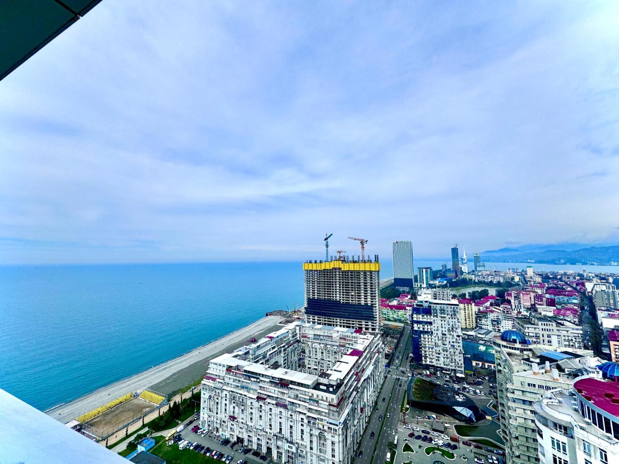 My Sunshine Apartments In Aliance Palace Batumi Exterior photo